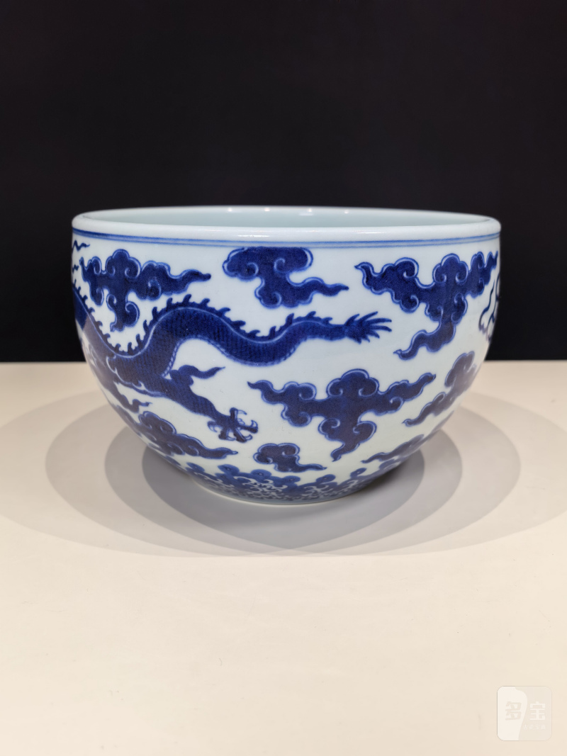 清乾隆 仿嘉窑青花云龙纹卷缸 - 图7